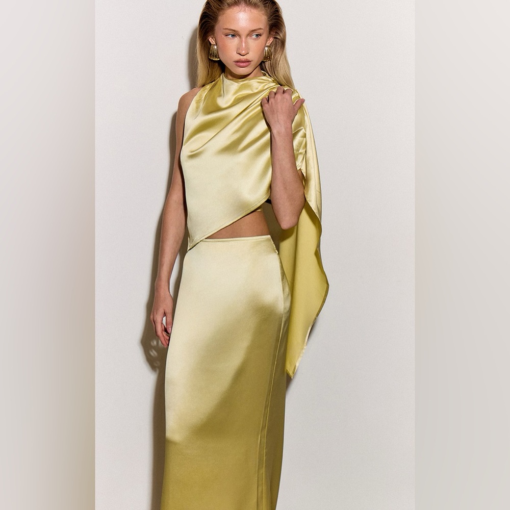 PrettyLittleThing butter yellow satin midi skirt — new with tags. - size 14.